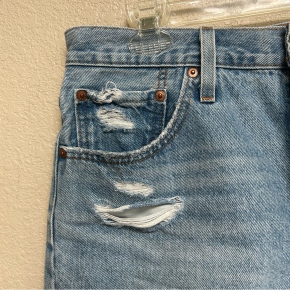 Levi’s 501 Distressed Denim Cutoff Shorts Women’s Size W31 Light Blue - Picture 4 of 8